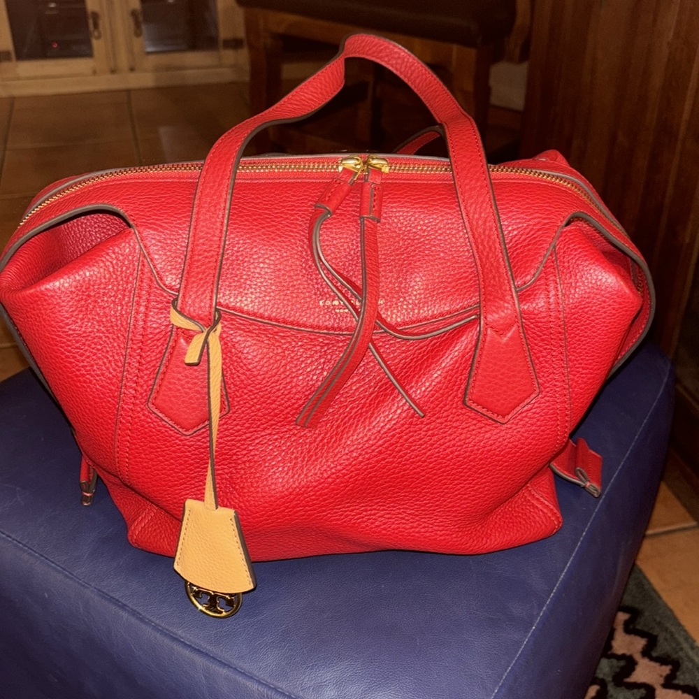 Excellent Condition Tory Burch Perry Red Moose w/ burgundy interior ❤️❤️❤️